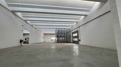 capannone interno magazzino.jpg