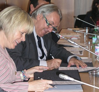Firma protocollo green economy_290610