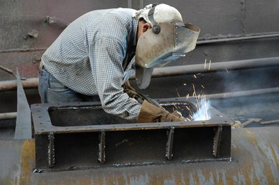 CCNL per l’industria metalmeccanica e della Installazione di impianti - Lavoratori appartenenti alla categoria operaia - Giorno di ferie aggiuntivo oltre le 4 settimane – Art. 10, Sezione Quarta – Titolo III del vigente CCNL